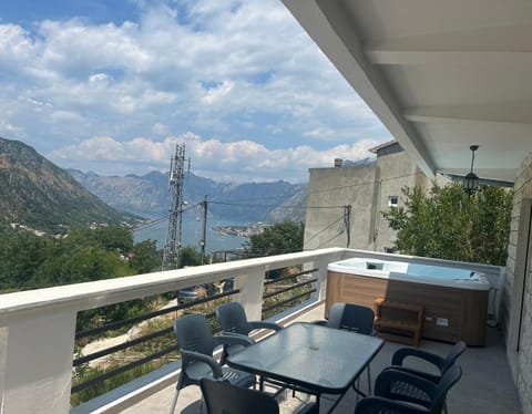 Patio, Hot Tub, Balcony/Terrace, Seating area, City view, Mountain view, Sea view