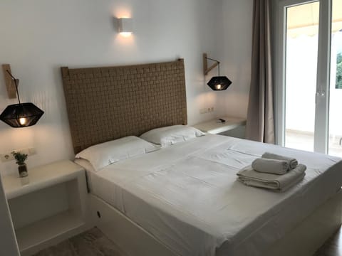 Vassiliki Rooms Bed and Breakfast in Paros