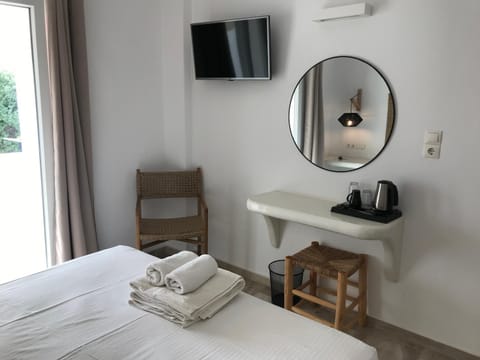 Vassiliki Rooms Bed and Breakfast in Paros