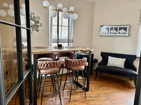 Living room, Seating area, Dining area