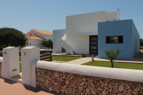 Property building, Facade/entrance, Garden, Street view