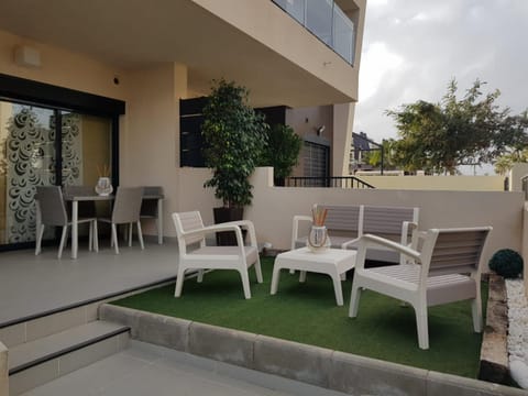 Patio, Dining area