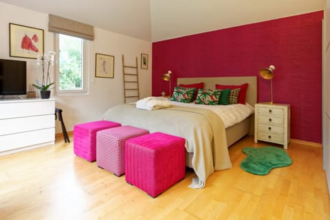 Bed, Photo of the whole room, Bedroom, Garden view