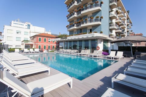 Property building, Day, Pool view, Swimming pool, sunbed