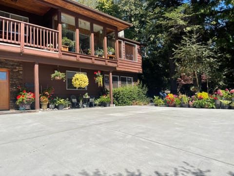 Property building, Facade/entrance, Parking