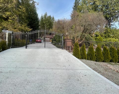 Garden Bridge House House in Sechelt