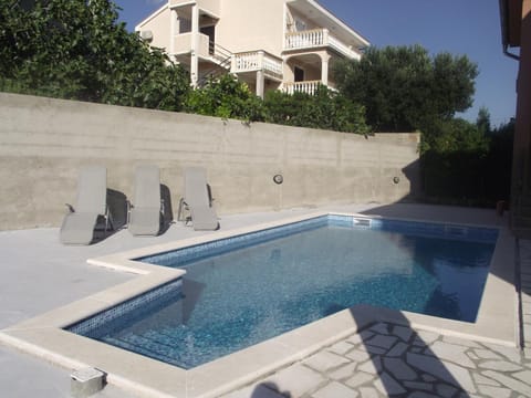Swimming pool, Location, children, Family