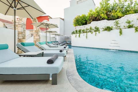 Swimming pool, Swimming pool
