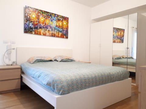 Shower, Toilet, TV and multimedia, Bedroom