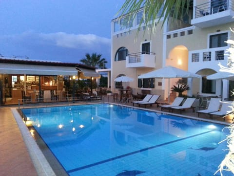 Property building, Swimming pool, Swimming pool