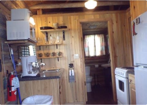 Sportsman Lodge Melrose MT Motel in Divide