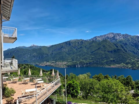 Property building, Restaurant/places to eat, Breakfast