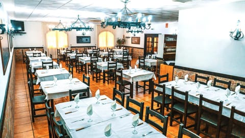 Restaurant/places to eat, Lounge or bar