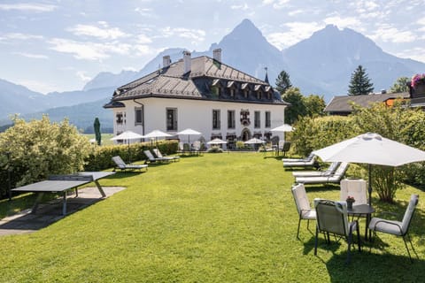 Property building, Natural landscape, Garden, Garden view, Mountain view, sunbed