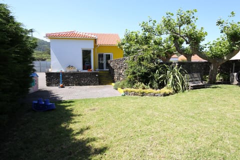 Property building, Garden, View (from property/room), Garden view