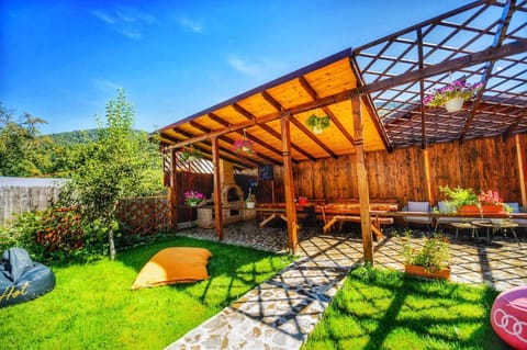 Natural landscape, BBQ facilities, Garden, Balcony/Terrace