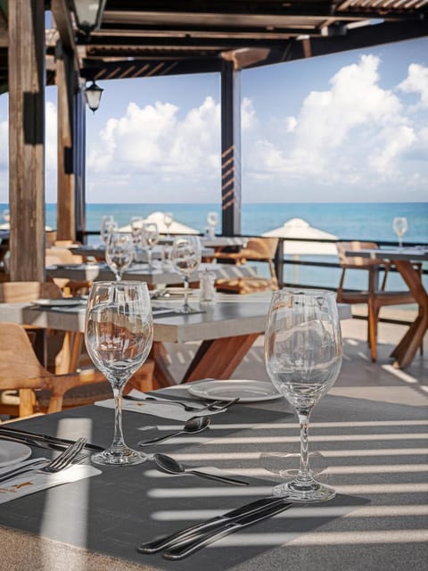 Restaurant/places to eat, Dining area, Food, Sea view