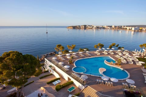 Pool view, Sea view, Swimming pool, sunbed