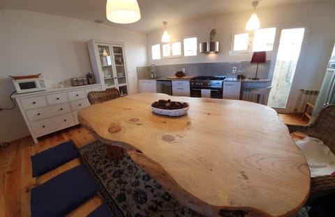 Kitchen or kitchenette, Seating area, Dining area, minibar
