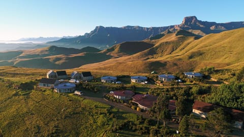 Property building, Nearby landmark, Neighbourhood, Natural landscape, Bird's eye view