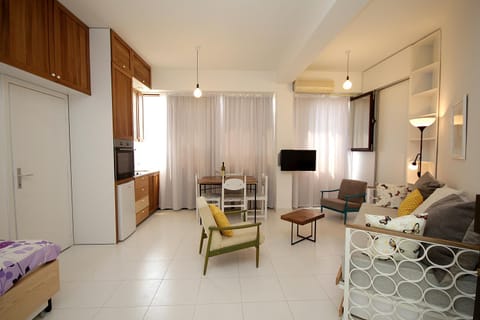 Kitchen or kitchenette, Living room, Dining area