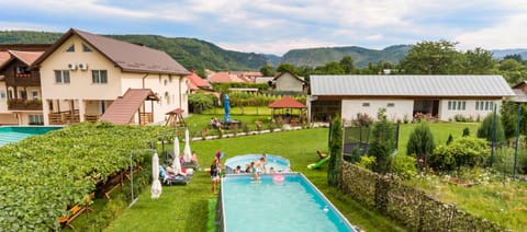 Property building, Garden, Garden view, Pool view, Swimming pool, group of guests