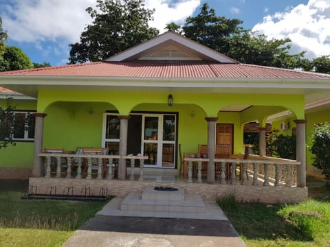Facade/entrance, Balcony/Terrace