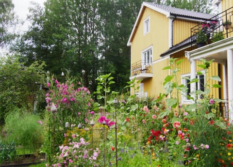 Property building, Garden, Balcony/Terrace