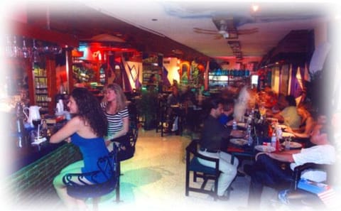 Restaurant/places to eat, Lounge or bar