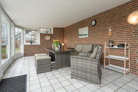 Garden, Living room, Seating area, Dining area, Garden view