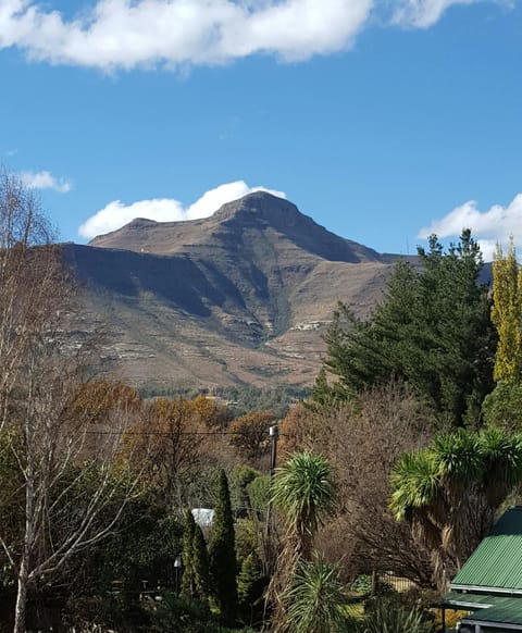 Nearby landmark, Natural landscape, Hiking, Mountain view