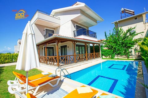 Property building, Patio, Day, View (from property/room), Balcony/Terrace, Pool view, Swimming pool, sunbed