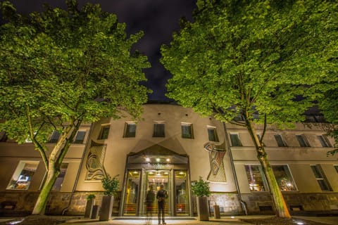 Facade/entrance