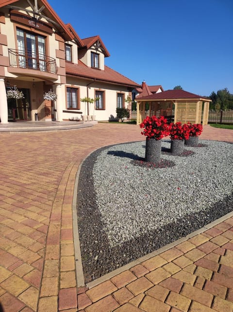 Property building, Day, Garden, Garden view