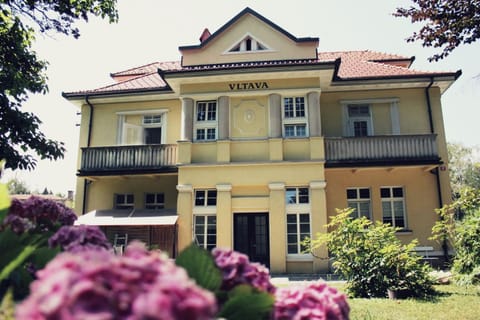 Off site, Day, Summer, Location