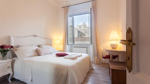 Nearby landmark, Bed, Photo of the whole room, Bedroom, City view, Landmark view