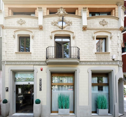 Property building, Facade/entrance, Day