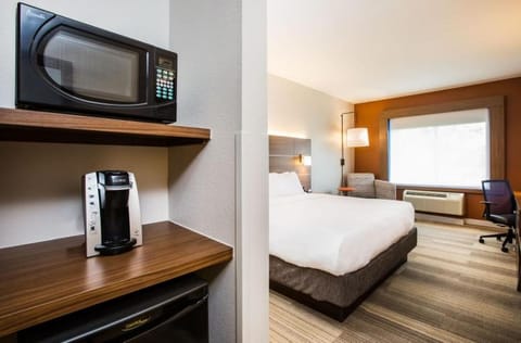 Holiday Inn Express & Suites Bellevue -Omaha Area- by IHG Hotel in Bellevue