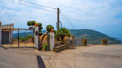 Facade/entrance, View (from property/room), Sea view, Inner courtyard view