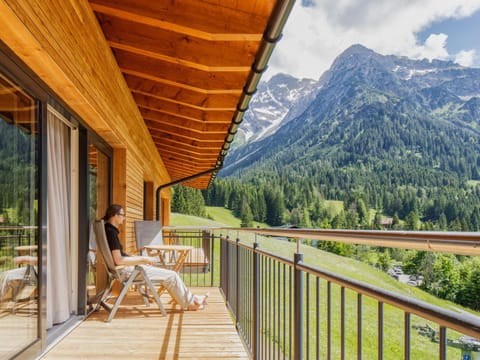 Balcony/Terrace, Living room, Mountain view