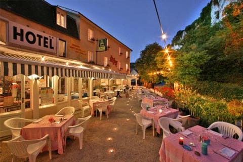 Restaurant/places to eat, Facade/entrance, Night, Balcony/Terrace