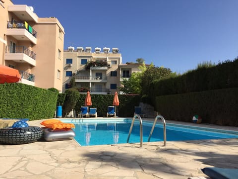 Property building, Garden, Swimming pool
