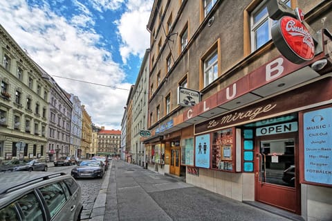 Facade/entrance
