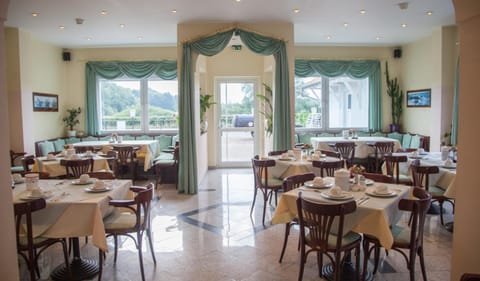 Continental breakfast, American breakfast