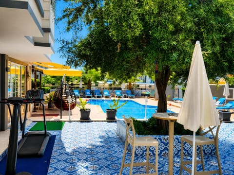 Spring, Day, Pool view, Swimming pool, sunbed