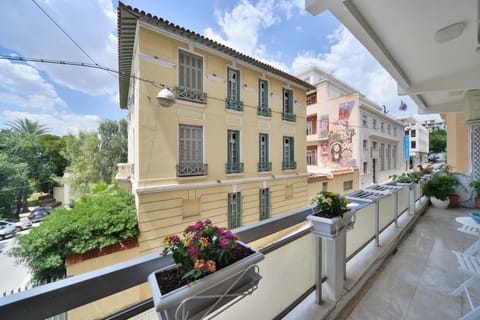 Balcony/Terrace, Street view