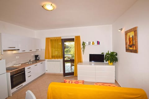 Kitchen or kitchenette, Seating area