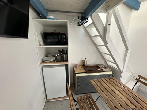 ECO STUDIOS mezzanine wifi stationnement rue gratuit terrasse dans jardin House in Rouen