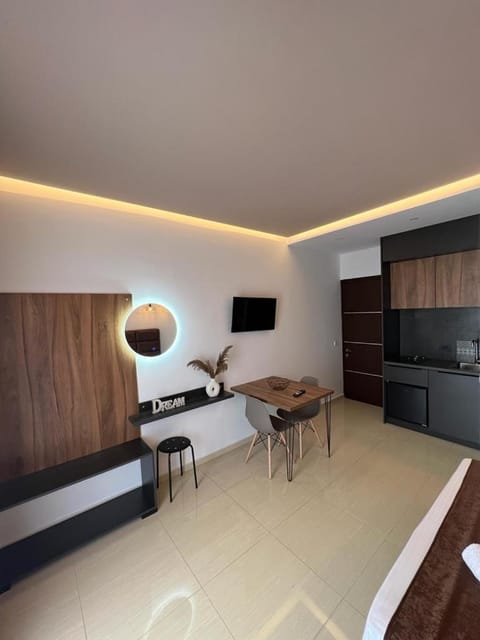 Apartments Sadiku with swimming pool & jacuzzi Apartment in Sarandë