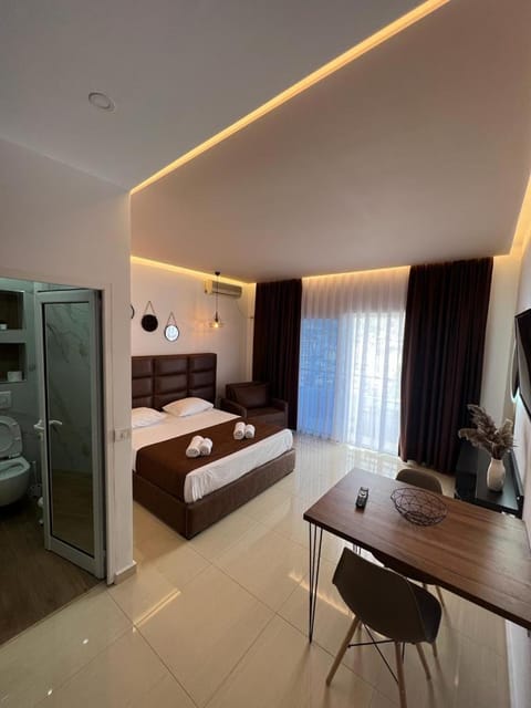 Apartments Sadiku with swimming pool & jacuzzi Apartment in Sarandë